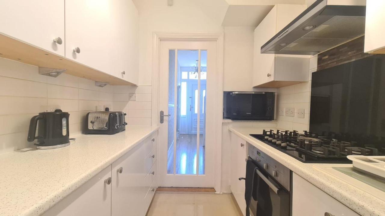 Cosy Room In East Ham Лондон Екстериор снимка